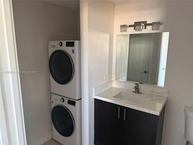 Building Photo - 2630 SW 28th St