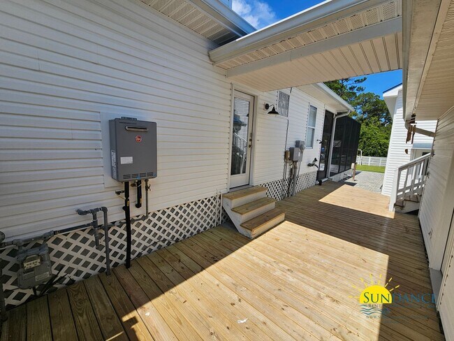 Building Photo - 360 Tradewinds Dr