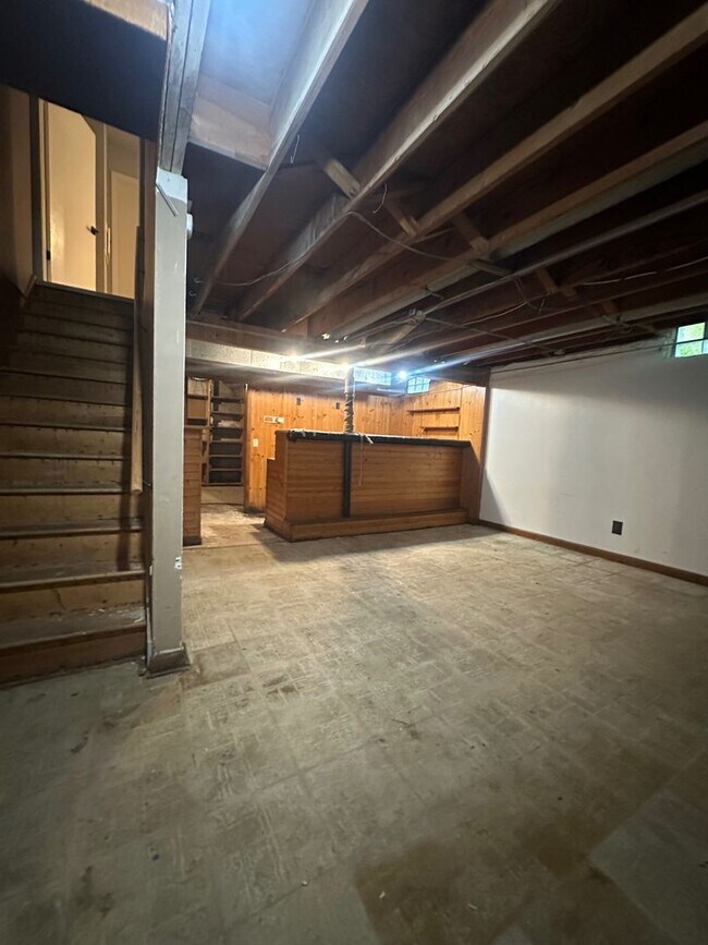 Building Photo - 10605 W Wabash Ave
