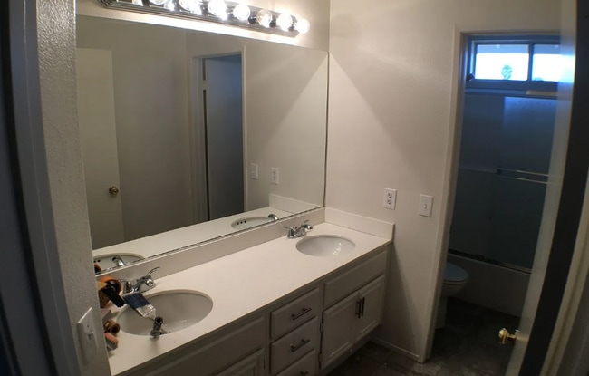 Building Photo - 4BR/3BA in Desirable Vail Ranch – Fireplace, Lofty Primary Suite & 3-Car Garage