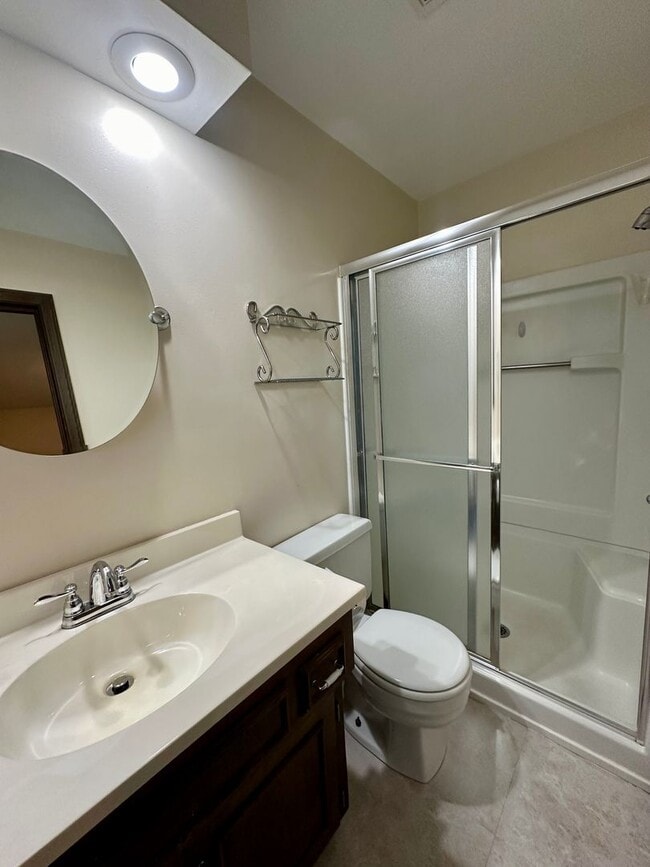 Building Photo - {12119} Spacious Home in Fantastic Locatio...
