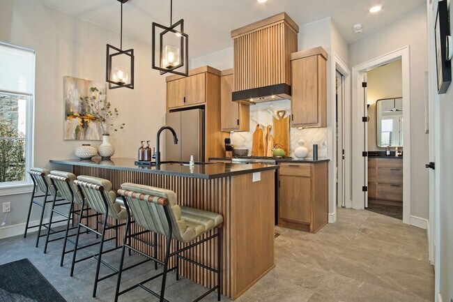 Building Photo - 225 W 1st St