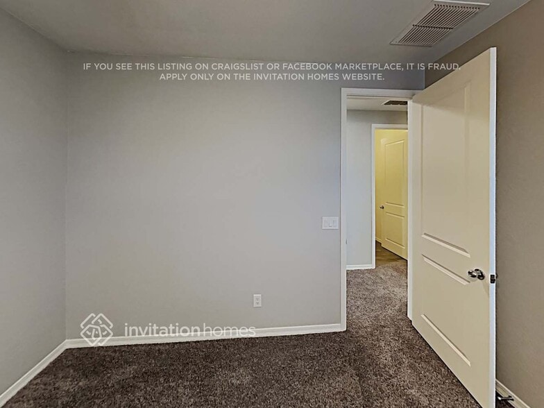 Building Photo - 4132 E Pony Ln