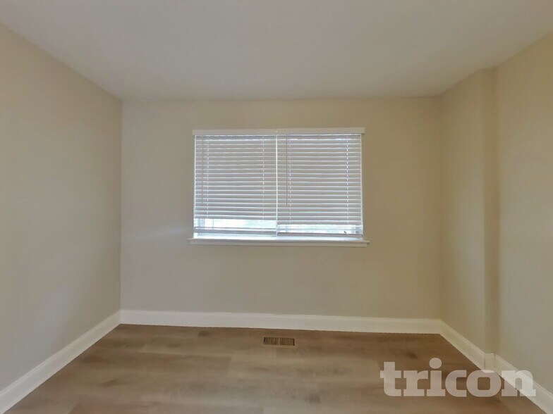 Building Photo - 586 Saratoga Rd