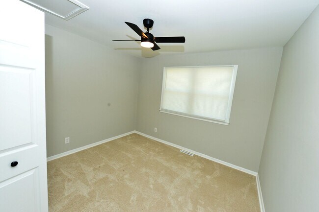 Building Photo - Renovated Ranch!