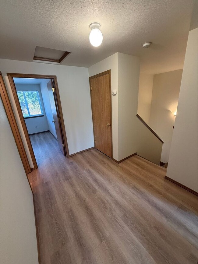 Building Photo - 3 bedroom 2.5 bathroom duplex with large fenced backyard available!!