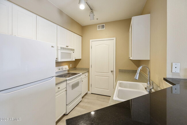 Building Photo - 1701 E Colter St