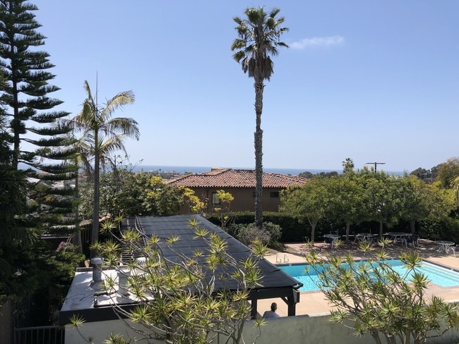 Building Photo - 736 Gould Ave