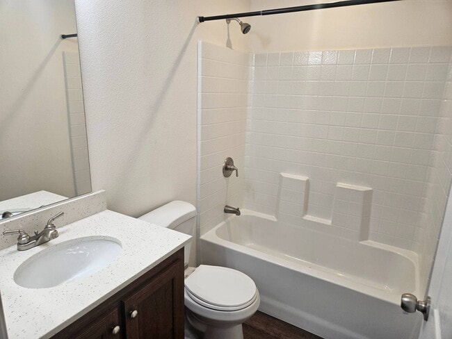 Building Photo - 573 E Sullivan St