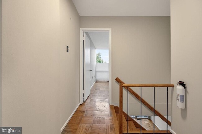 Building Photo - 302 N St SW