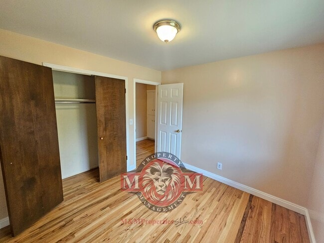 Building Photo - 5 Bd 3 Bath Home Cottonwood Heights
