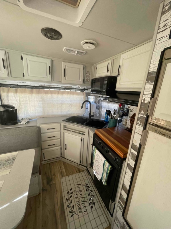 Building Photo - 8875 Calle de Brazito