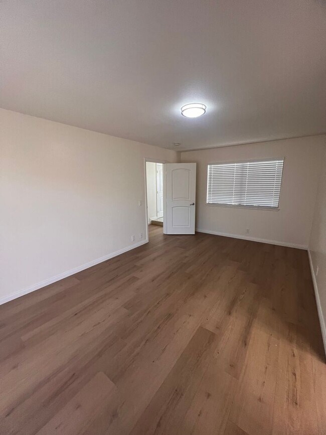 Building Photo - Camarillo - Single story, four bedroom, two bathroom home