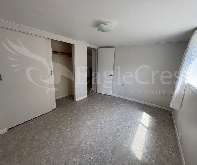 Building Photo - Three Bedroom, Two Bathroom House plus bon...