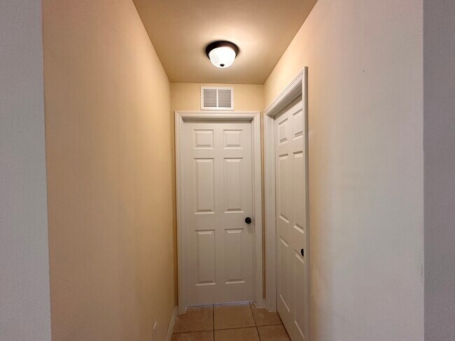 Building Photo - 1257 SE 8th Terrace