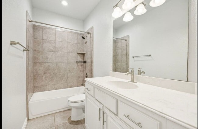 Building Photo - 725 Gray Washington Dr