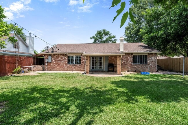 Building Photo - 10711 Heather Hill Dr