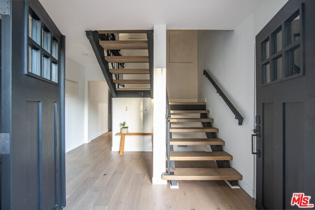 Building Photo - 9265 Thrush Way