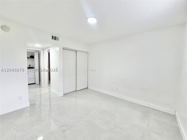 Building Photo - 842 NW 92nd Ave