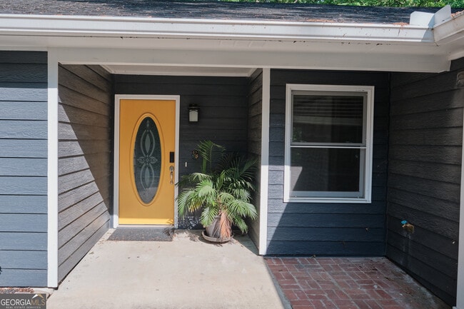 Building Photo - 135 Summer Brooke