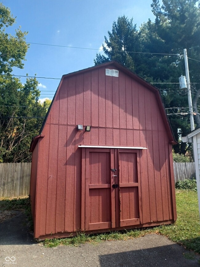 Building Photo - 33 S Post Rd