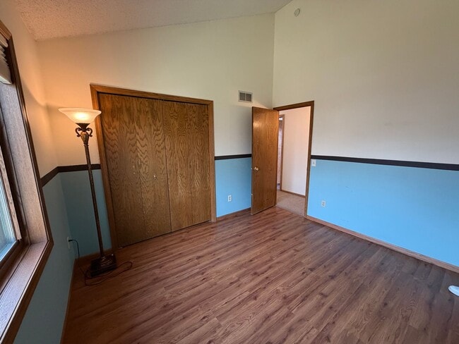 Building Photo - Beautiful 5 Bedroom 3 Bath Home for Rent in Lakeville!! Available NOW!