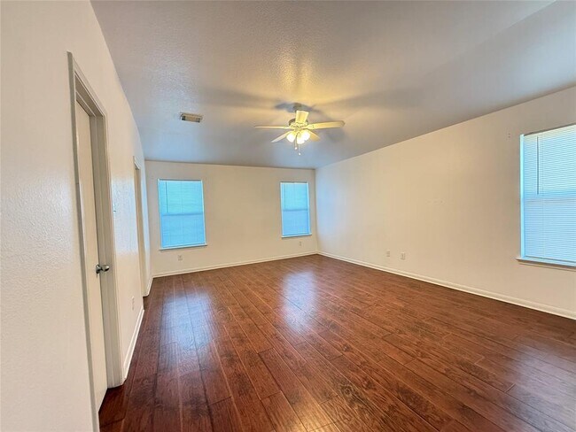 Building Photo - 522 Cedar Branch Dr