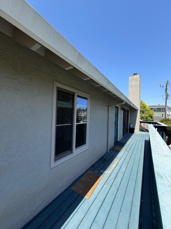 Building Photo - 713 Frederick St