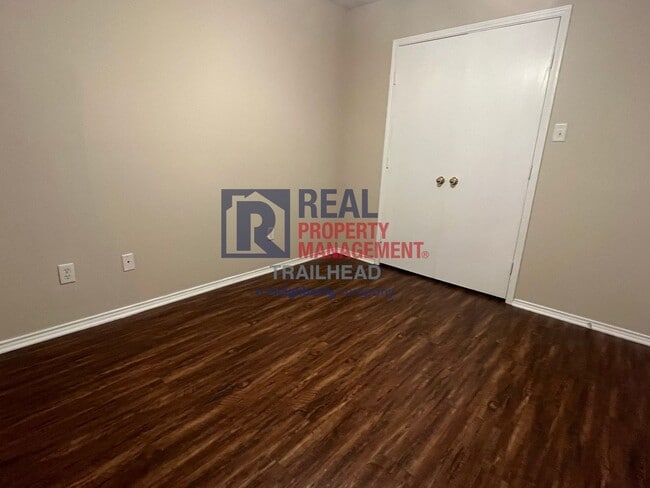 Building Photo - Welcoming - 3 Bed/2 Bath - Move In Ready!