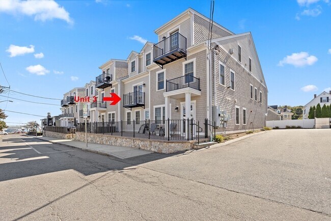 Building Photo - 25 Howland St