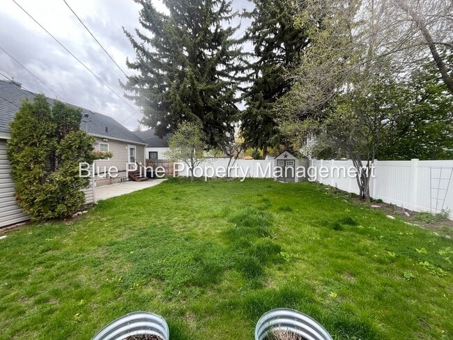 Building Photo - 745 S Higbee Ave