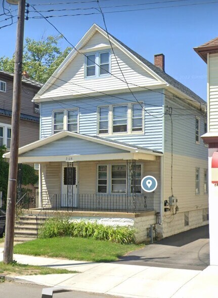Building Photo - 2108 Clinton St