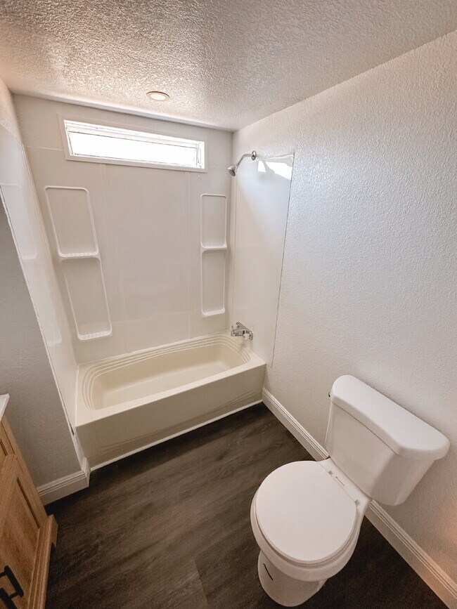 Building Photo - Remodeled Lakefront 2 Bedroom 2 Bath mobile home