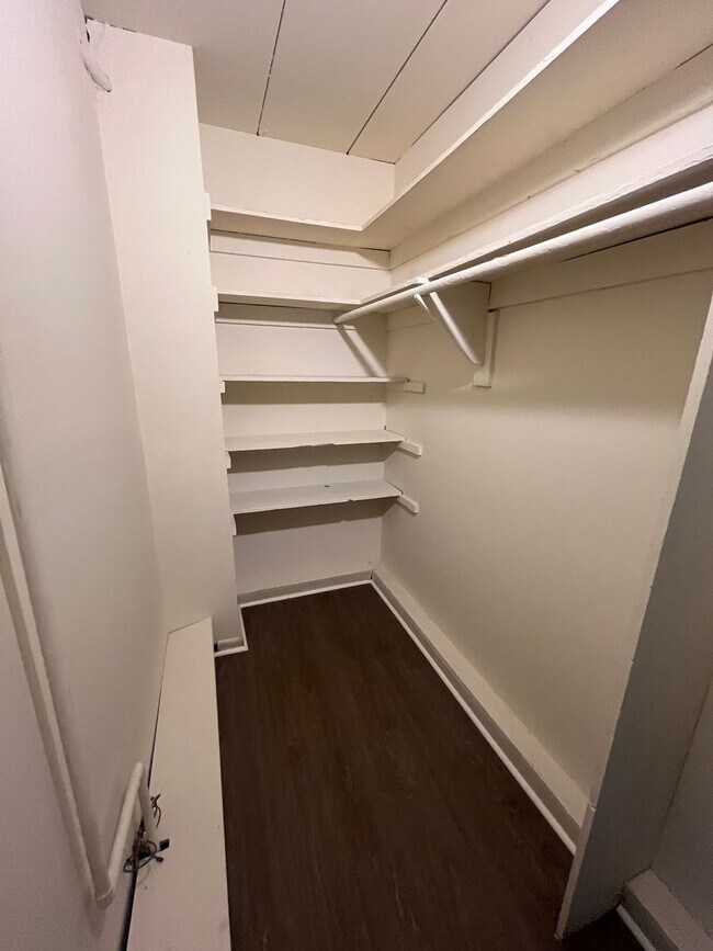Building Photo - 1 Bd / 1 Bth Warminster Condo