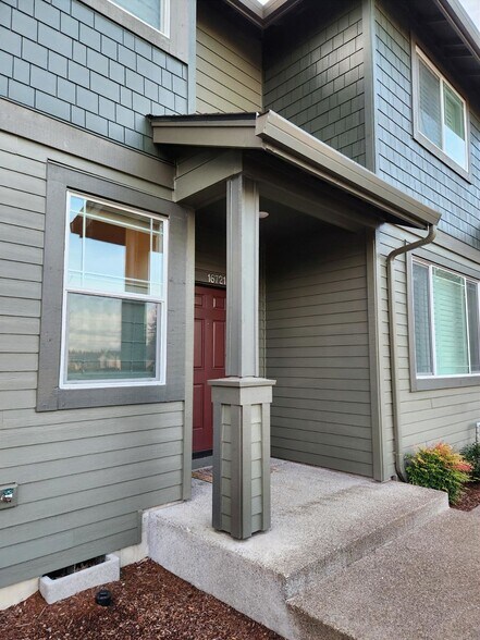Building Photo - 16721 SW Colorado Ln