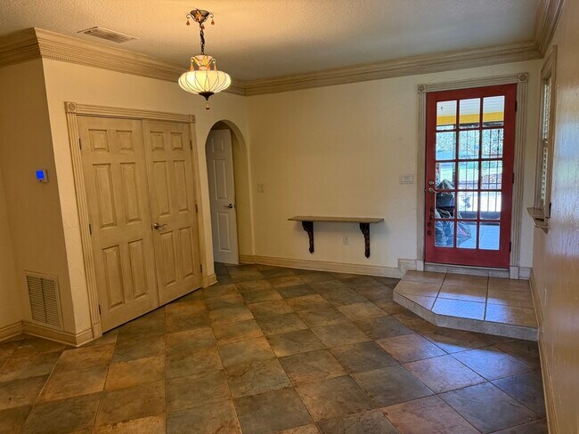 Building Photo - 430 Gehr Ln