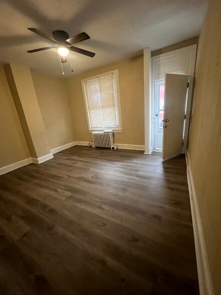 Building Photo - 6146 Glenmore Ave