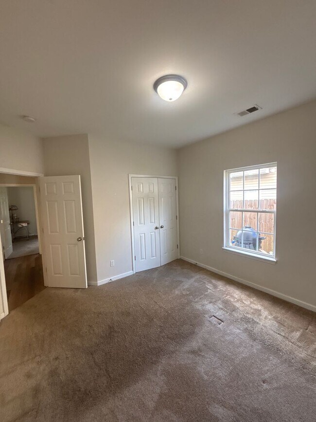 Building Photo - 657 Cornerstone Cir