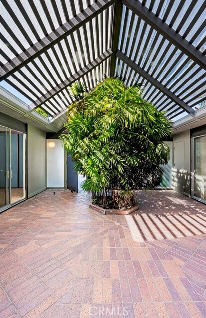 Building Photo - 4924 E Elsinore Ave