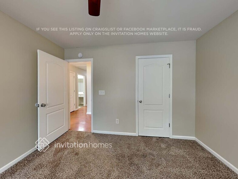 Building Photo - 1029 S Creek Dr
