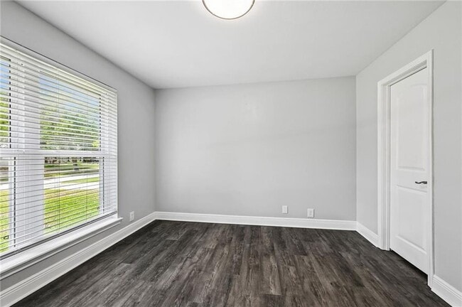 Building Photo - 208 Country Club Blvd