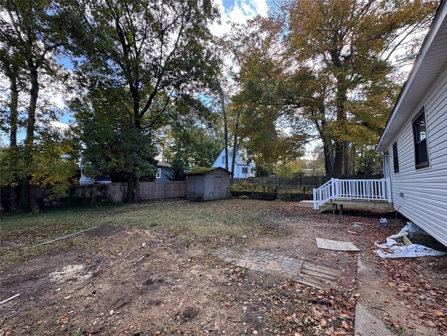 Building Photo - 75 Valley Dr