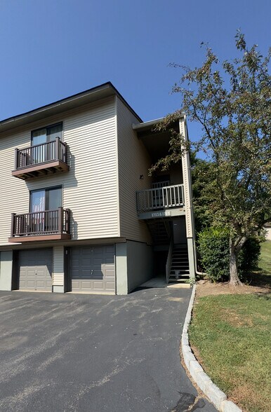 End Unit second floor - 1714 Spruce Hills Dr