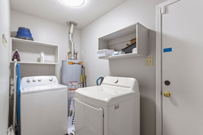 Building Photo - 106 Willow Grove Ct