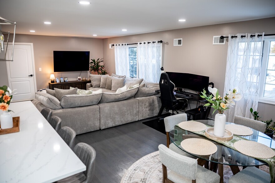 Building Photo - 11 Cozy Glen Ct