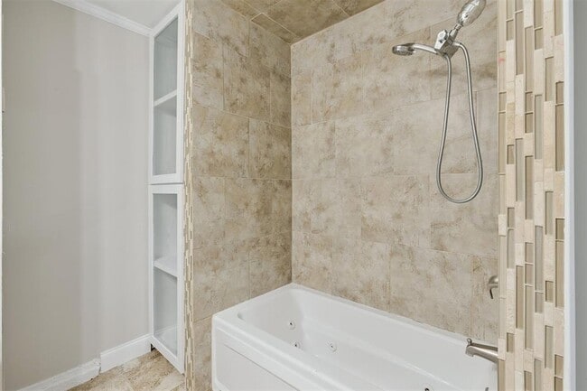 Building Photo - 645 Redstone Ave