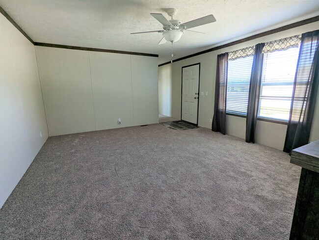 Building Photo - 558 Delaware