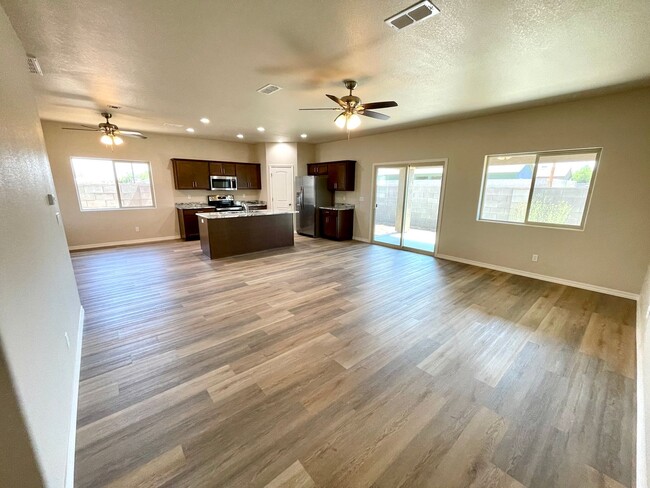 Building Photo - Beautiful 2024 Built 3 Bedroom Home in Leg...