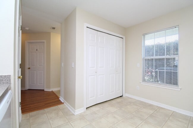 Building Photo - Spacious 3BR/2BA Home in Coral Village – A...