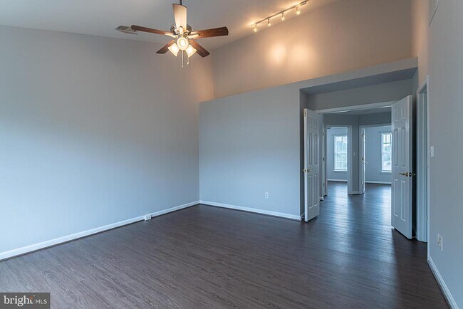 Building Photo - 24635 Kings Canyon Square